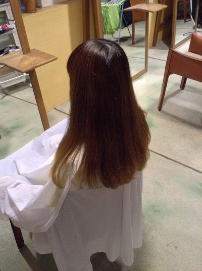 スタッフあおいさんが長かった髪を切ってミディアムヘアにチェンジ 小松市の美容室oops ウプス