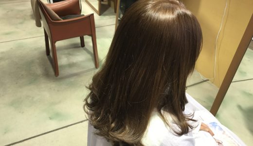 春の新色ヘアカラー「イゴラロイヤル ピクサムF」。ハニーベージュをオン。