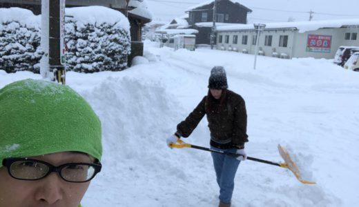 今朝も除雪からスタート。今日はこの辺で勘弁しといてやるわ笑