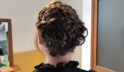 結婚式のゲストヘアに、こんな編み込みヘアはいかがでしょうか？